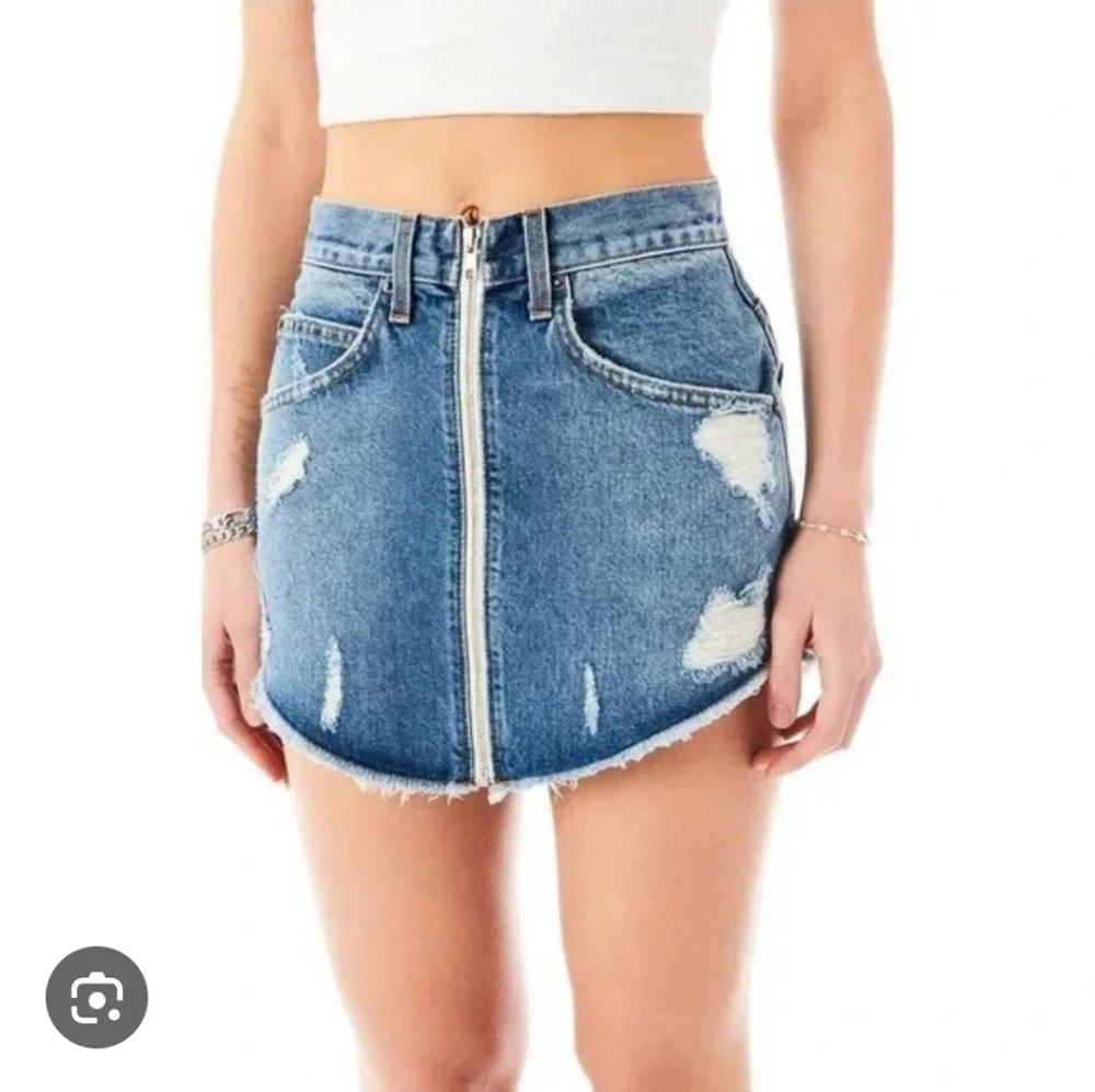 CARMAR Denim Distressed Zip Front Skirt Size 30 Waist NWOT